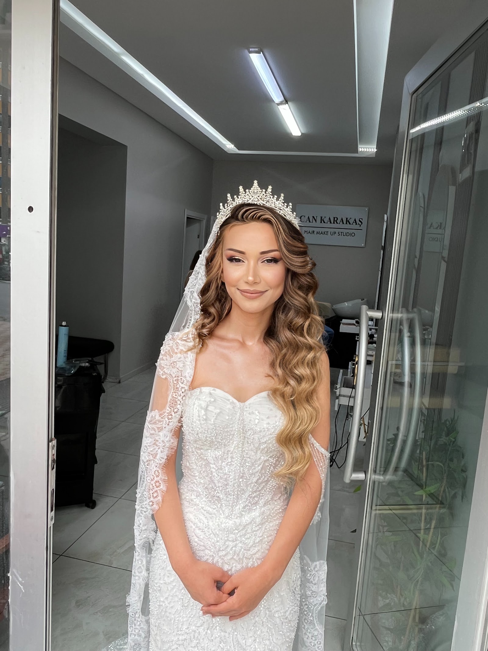 CAN KARAKAŞ HAİR MAKEUP STÜDYO